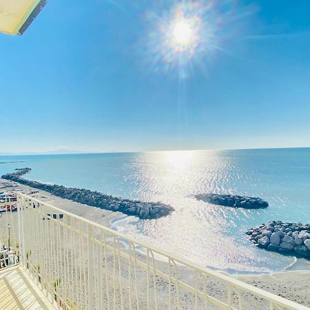 Sea View Apartment 5 Mt From The Beach ซาแลร์โน ภายนอก รูปภาพ