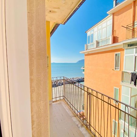 Sea View Apartment 5 Mt From The Beach ซาแลร์โน ภายนอก รูปภาพ