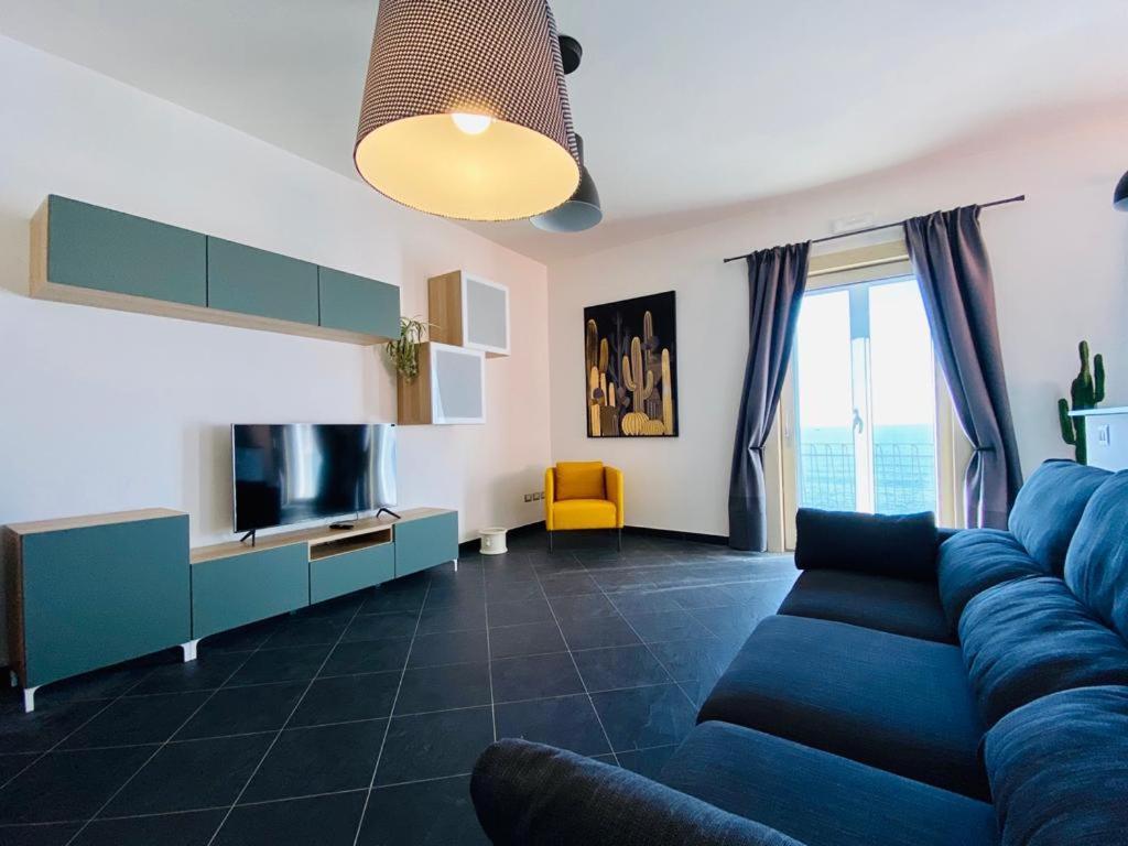 Sea View Apartment 5 Mt From The Beach ซาแลร์โน ภายนอก รูปภาพ