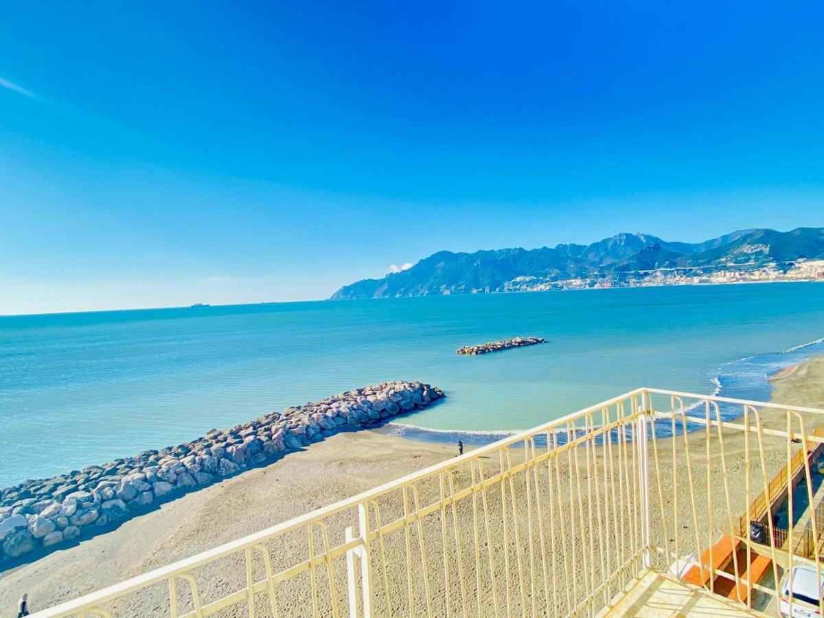 Sea View Apartment 5 Mt From The Beach ซาแลร์โน ภายนอก รูปภาพ