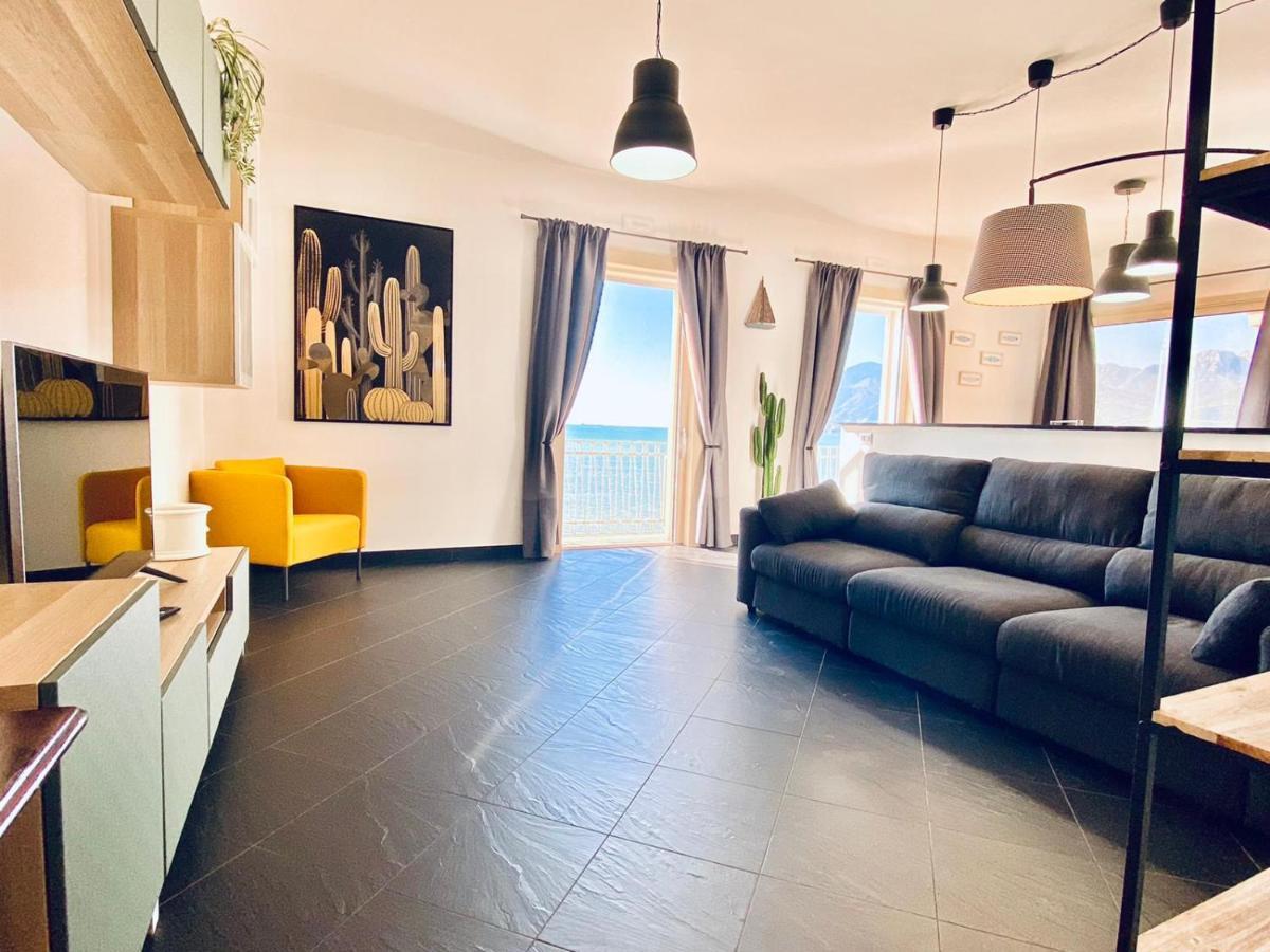 Sea View Apartment 5 Mt From The Beach ซาแลร์โน ภายนอก รูปภาพ