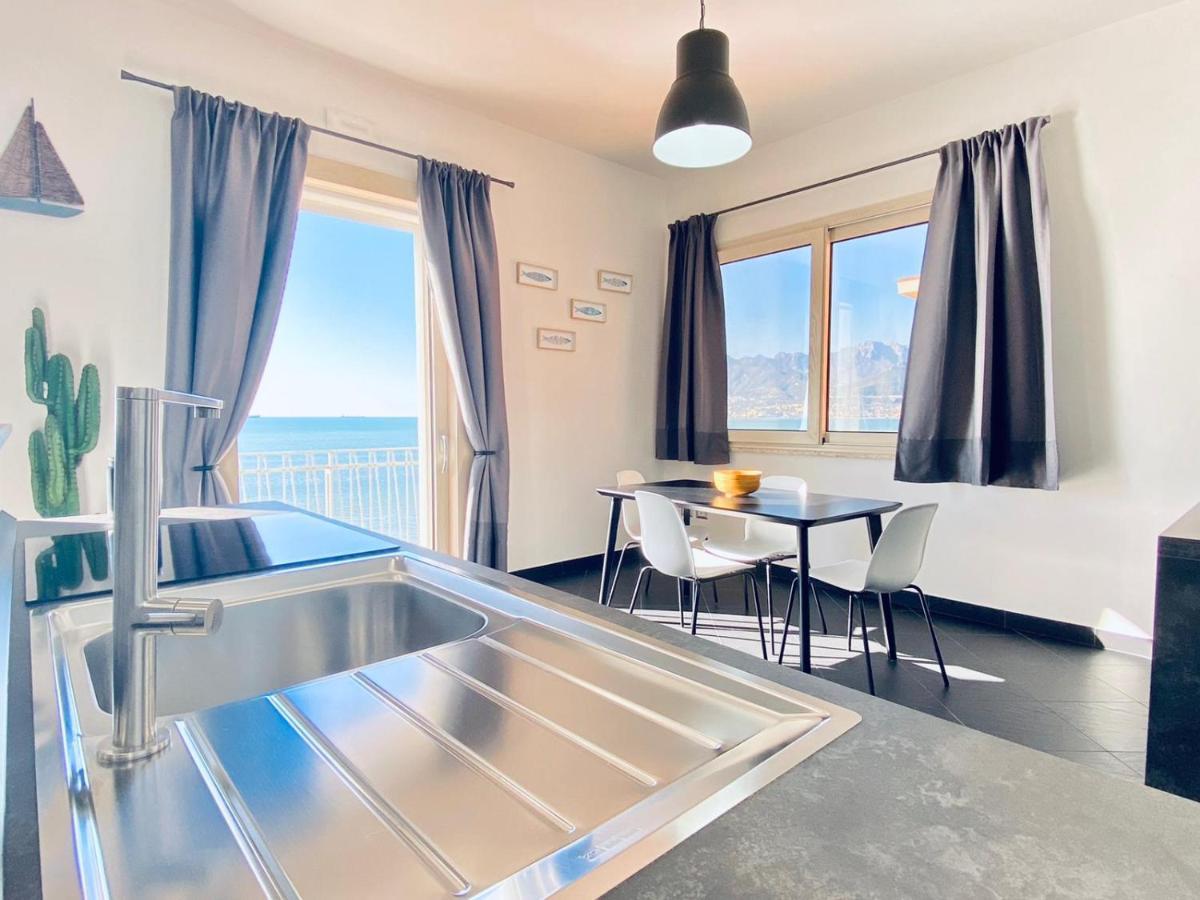 Sea View Apartment 5 Mt From The Beach ซาแลร์โน ภายนอก รูปภาพ