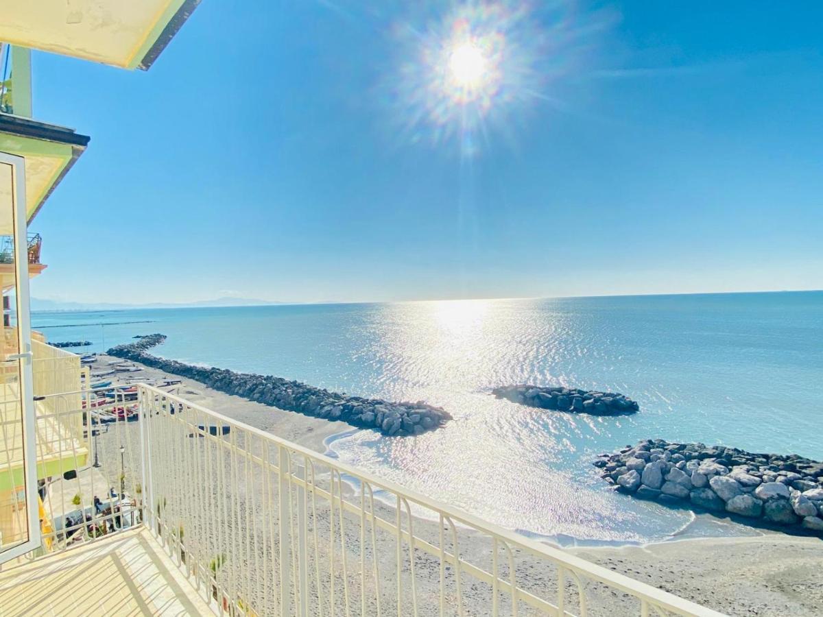 Sea View Apartment 5 Mt From The Beach ซาแลร์โน ภายนอก รูปภาพ