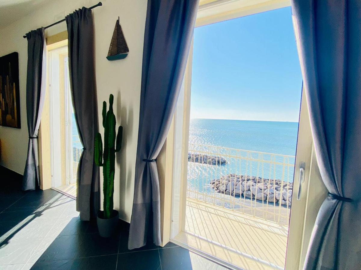 Sea View Apartment 5 Mt From The Beach ซาแลร์โน ภายนอก รูปภาพ