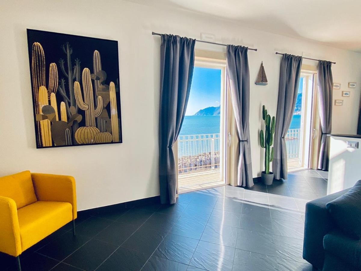 Sea View Apartment 5 Mt From The Beach ซาแลร์โน ภายนอก รูปภาพ