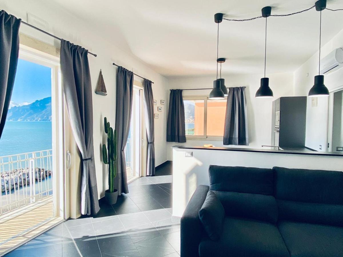 Sea View Apartment 5 Mt From The Beach ซาแลร์โน ภายนอก รูปภาพ