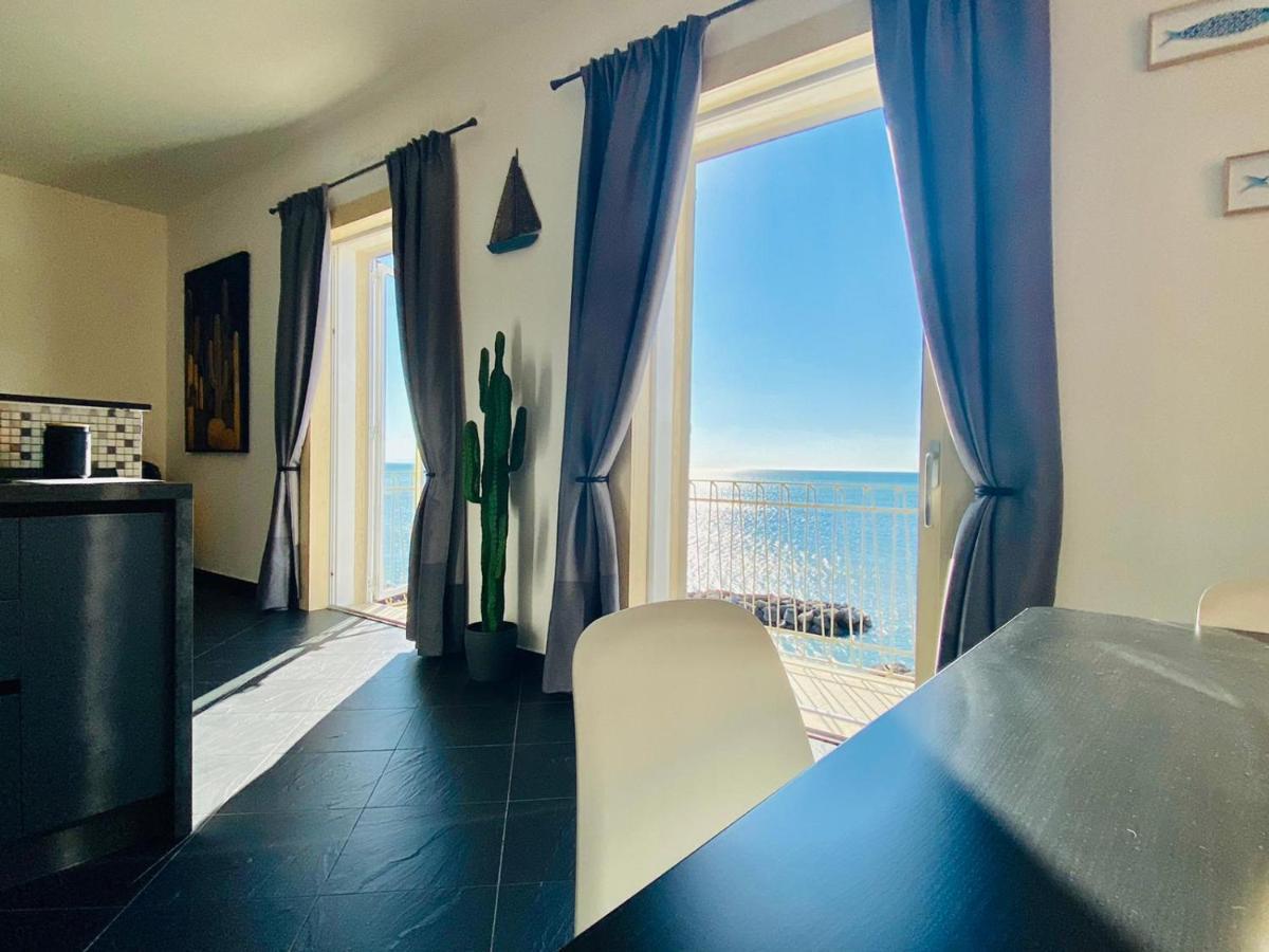 Sea View Apartment 5 Mt From The Beach ซาแลร์โน ภายนอก รูปภาพ