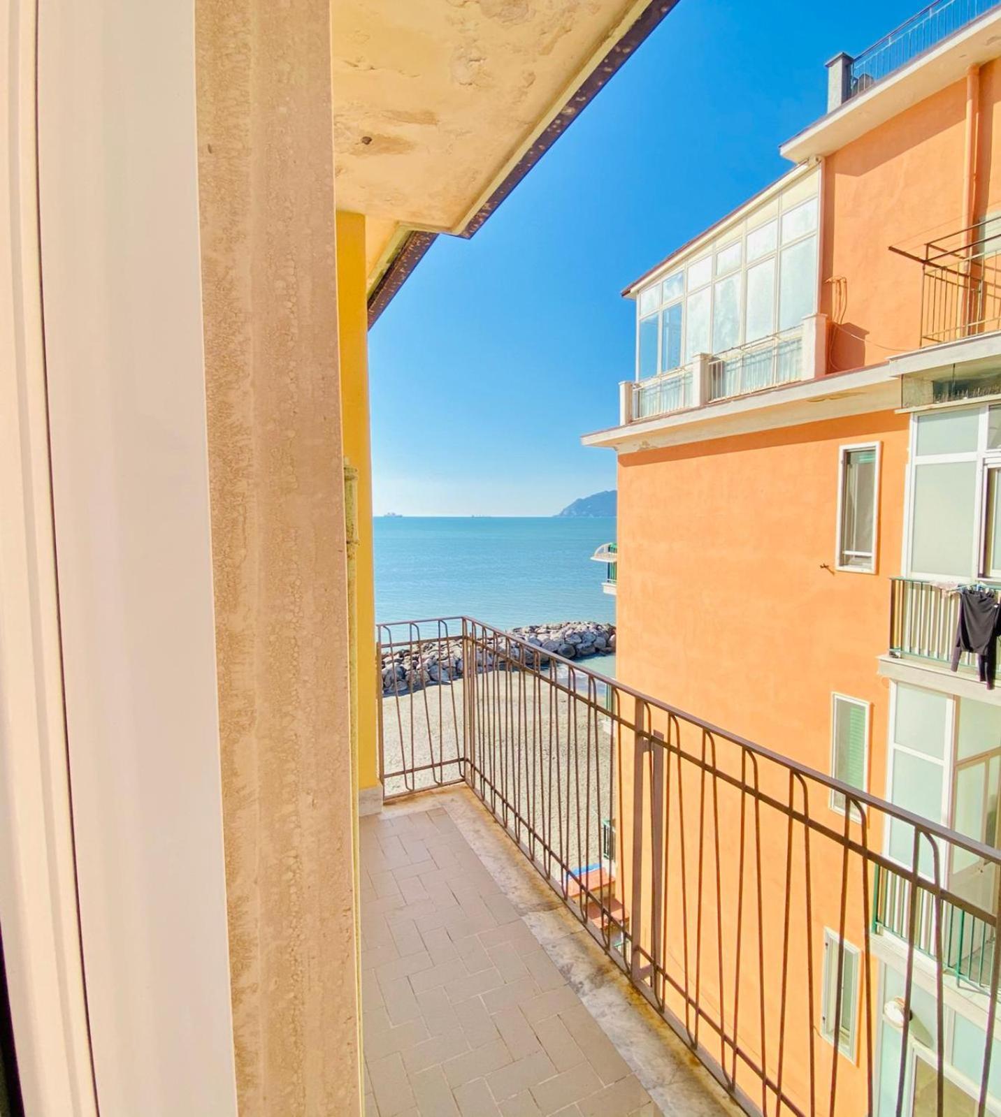 Sea View Apartment 5 Mt From The Beach ซาแลร์โน ภายนอก รูปภาพ