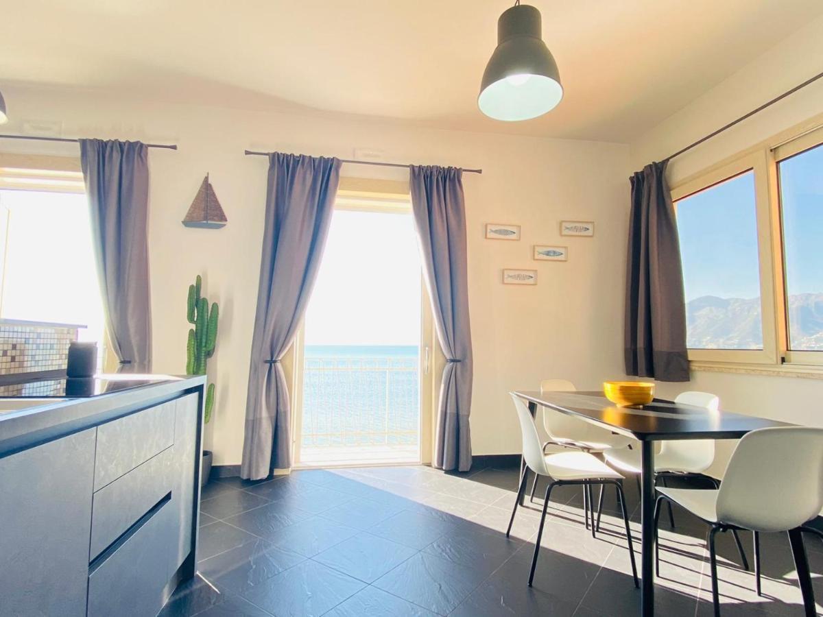 Sea View Apartment 5 Mt From The Beach ซาแลร์โน ภายนอก รูปภาพ