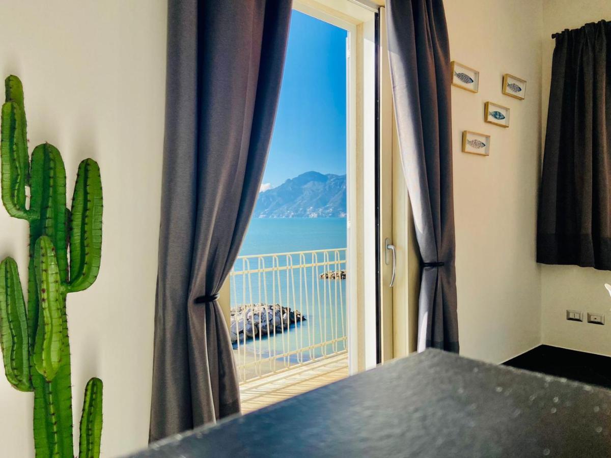 Sea View Apartment 5 Mt From The Beach ซาแลร์โน ภายนอก รูปภาพ